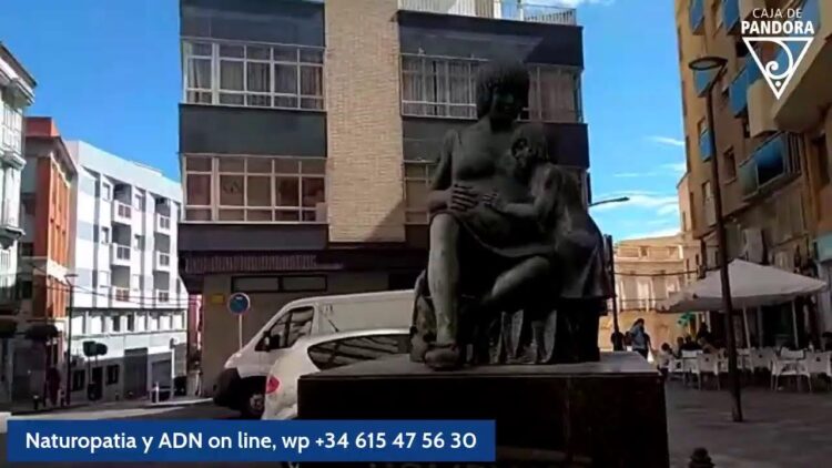 Estatua homenaje a la Madre (Algeciras)