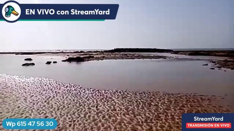 Muchos beneficios de la playa, estas en bonita y enorme playa, afueras de Cádiz, baja mar. (BQ)