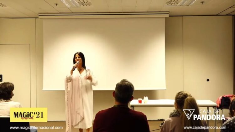inicio-en-directo-masterclass-magic21-contactar-con-tus-guias-espirituales-nube-de-maria